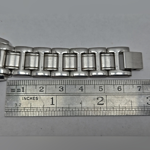 Women’s DMQ Dress Watch Silver Tone Crystal Bezel Multifunction Dial New Battery - Picture 7 of 9